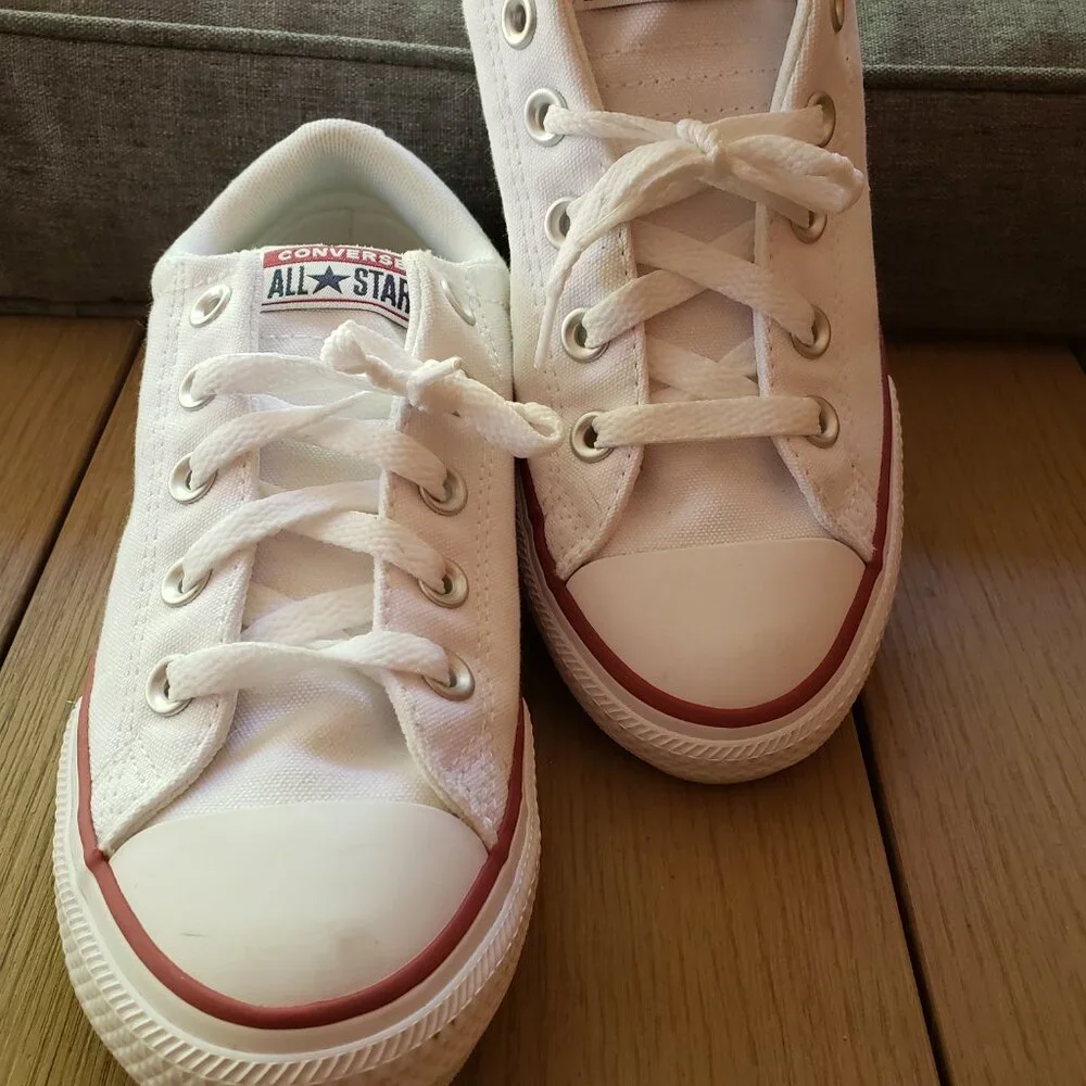 BNWoT CTAS Converse A01694F youth street bright white lace (2.5) KICKS